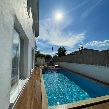 Poyraz With Private Pool - Feriehus